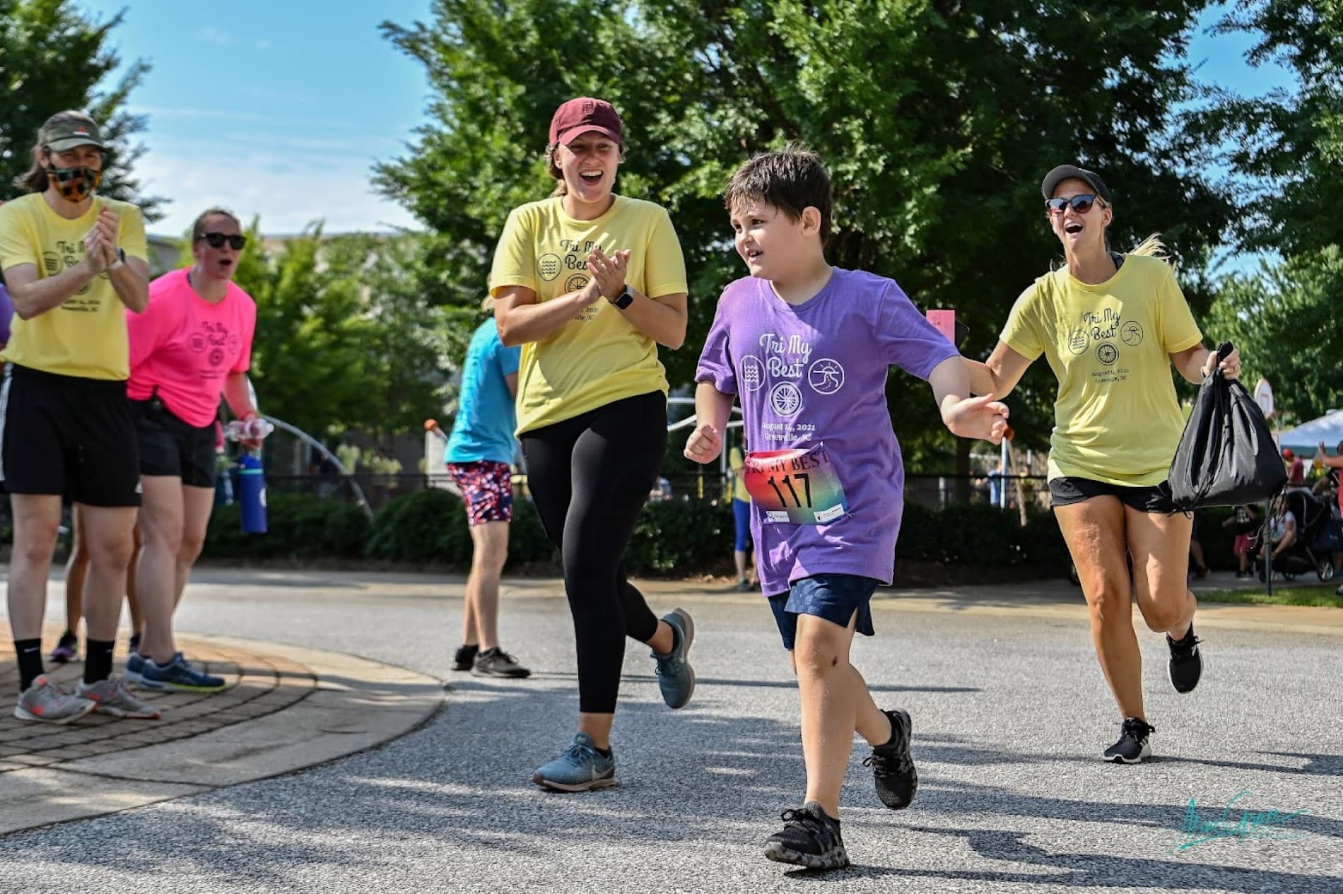 tri my best runner cheered on by volunteers